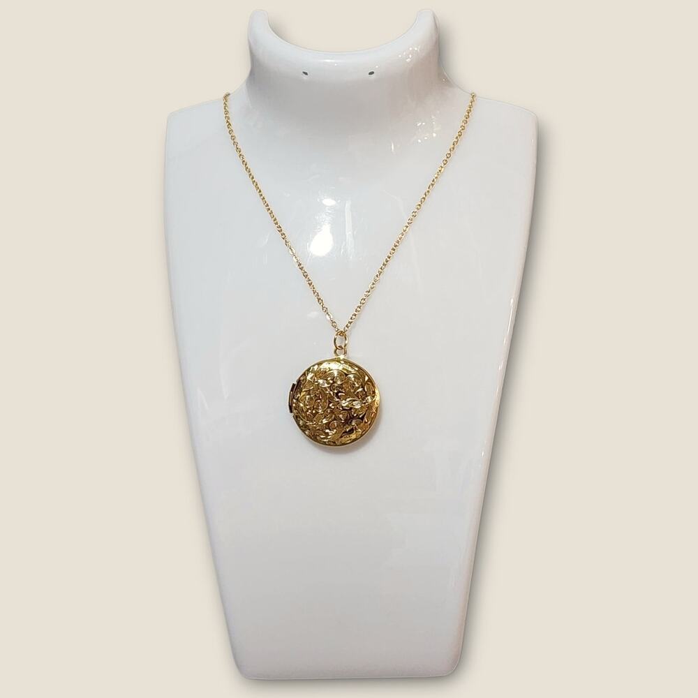 New Gold Round Whimsical Floral Locket Necklace‎